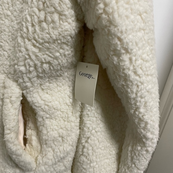 George Sherpa Jacket Size XL White in color - Picture 4 of 5